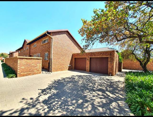 3 BEDROOM TOWNHOUSE FOR SALE IN MONTANA